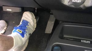 Voiture : Que faire si nos freins lâchent sur la route? problème de freinage dans une voiture qui roule - conseils pour éviter accident de la route - freenews - Maroc